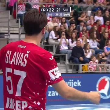 Srna zabio s preko 30 metara! Pogledajte golčinu koja je digla Osijek na noge