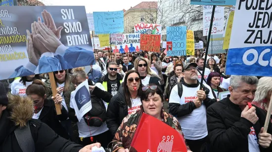 Sindikati na nogama: 'Učitelju ste podigli plaću za 150 eura, sebi za 2430'