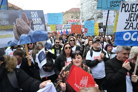 Sindikati na nogama: 'Učitelju ste podigli plaću za 150 eura, sebi za 2430'