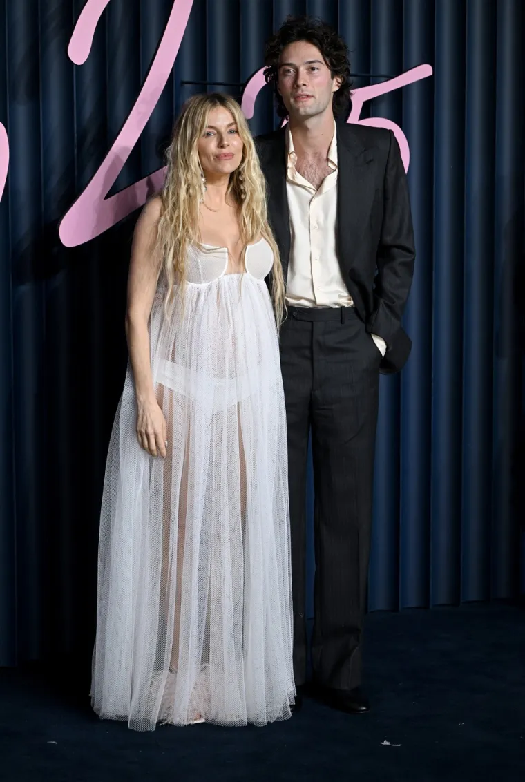 Povratak Sienne Miller: Pogledajte &scaron;to je objavila dok čeka prinovu s 15 godina mlađim partnerom