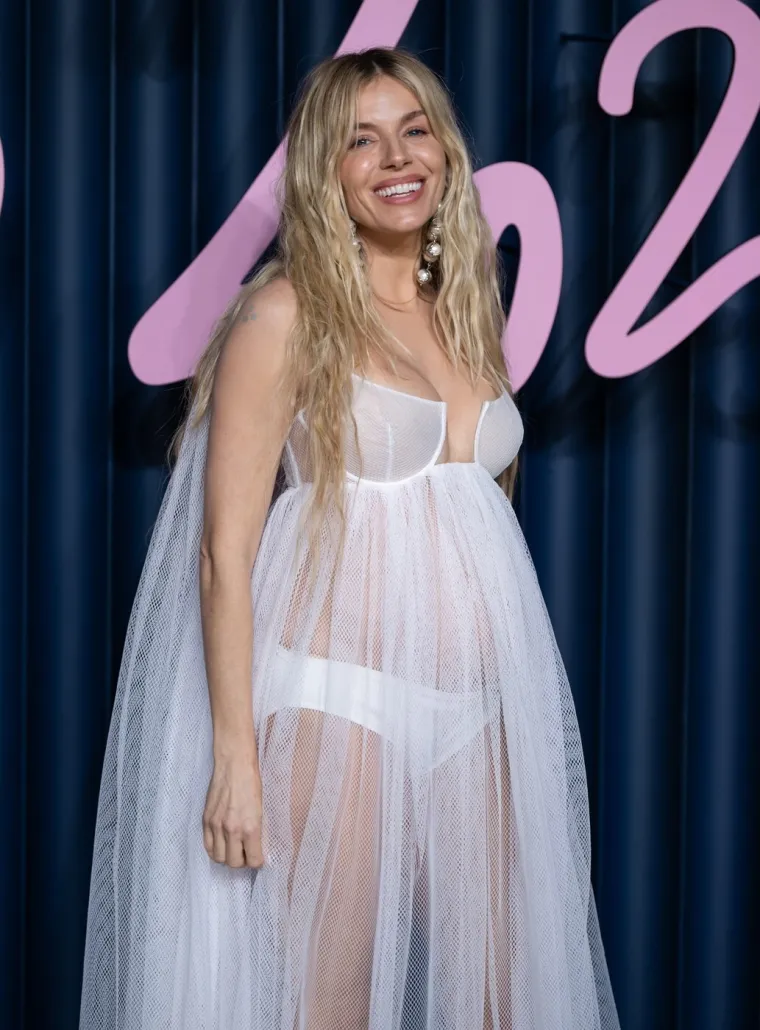 Povratak Sienne Miller: Pogledajte &scaron;to je objavila dok čeka prinovu s 15 godina mlađim partnerom