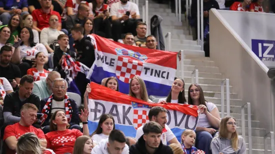 Tribine pune ljepote, glamura i poznatih lica: Evo tko je bio na utakmici na Hrvatska - &Scaron;vicarska