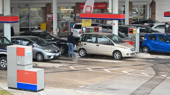 Slovenci uveli mjere koje pogađaju i Hrvate: Pogledajte koliko goriva od danas smijete natočiti