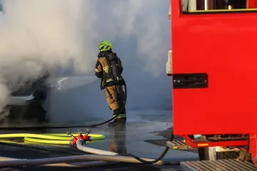 Petero ljudi pobjeglo iz goruće kuće, starac (81) se nije uspio spasiti