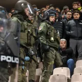 Horor na utakmici: Igrač udario gledatelja &scaron;akom u glavu, nastao potpuni kaos