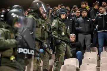 Horor na utakmici: Igrač udario gledatelja &scaron;akom u glavu, nastao potpuni kaos