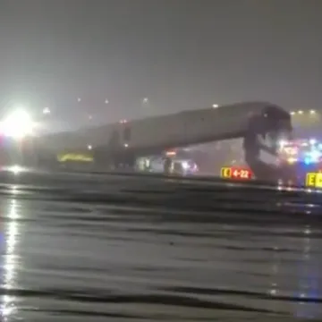 Avion udario u vozilo dok je slijetao: Kruži snimka, strahuje se da ima ozlijeđenih