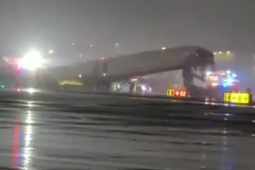 Avion udario u vozilo dok je slijetao: Kruži snimka, strahuje se da ima ozlijeđenih