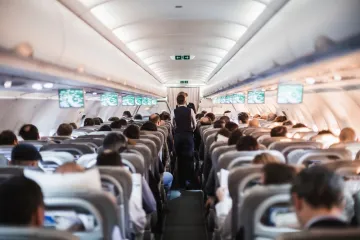 Izbjegnite neugodu, kaznu, pa čak i zatvor: 25 stvari koje nikada ne biste smjeli raditi u avionu