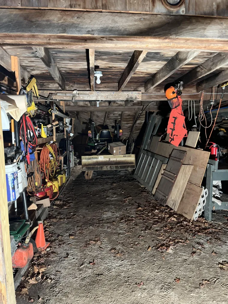 Pod se uru&scaron;io usred svadbe: 70 uzvanika propalo u podrum, neki ostali zaglavljeni u daskama