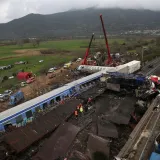 Sudar vlakova u kojem je poginulo 57 ljudi razotkrio korupciju u zemlji, počelo suđenje, ali ne političarima