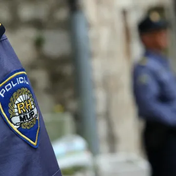 Nijemac s potjernice ulovljen u Splitu: Pogledajte &scaron;to su mu policajci prona&scaron;li u ruksaku