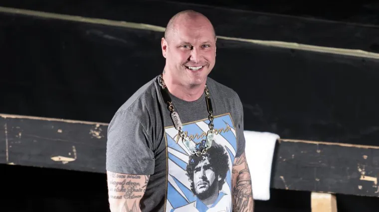 Stoka zabrinuo fotografijom iz bolničkog kreveta: Zbog zdravstvenih problema otkazao predstavu