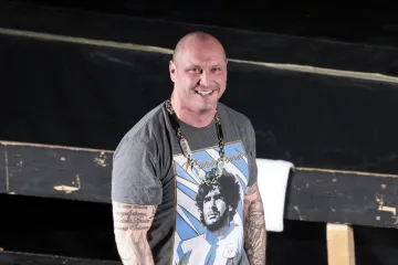 Stoka zabrinuo fotografijom iz bolničkog kreveta: Zbog zdravstvenih problema otkazao predstavu