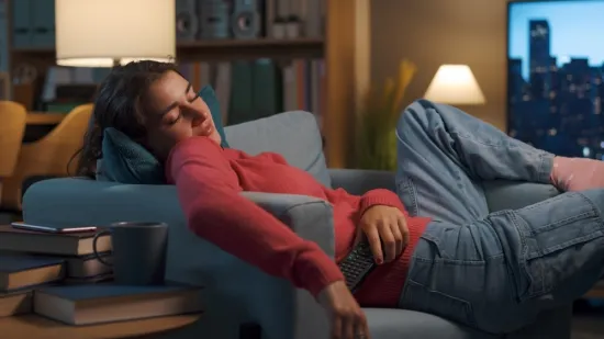 Specijalist za poremećaje spavanja: Puno ljudi ima isti problem. Evo za&scaron;to zaspu pred TV-om