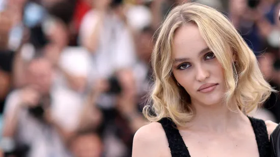 Kakva ljepotica je postala: Kći Johnnyja Deppa postala je seks simbil i godinama je u vezi sa ženom