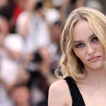 Kakva ljepotica je postala: Kći Johnnyja Deppa postala je seks simbil i godinama je u vezi sa ženom