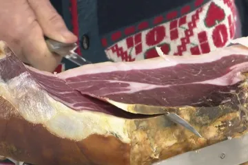 Bili smo s majstorima vrhunske &scaron;unke, evo u čemu je tajna slavonske kraljice stola