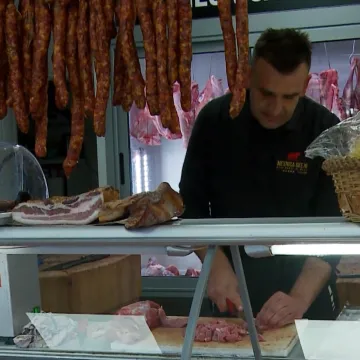 Janjetina 20, &scaron;unka 15, čokoladna jaja 10 eura: Raspitali smo se hoće li poskupjeti i riba