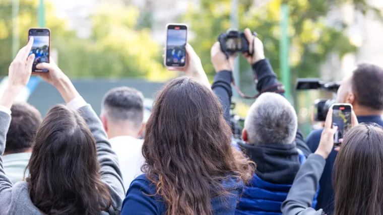Zrače li ili ne? Evo &scaron;to mobiteli stvarno rade va&scaron;em tijelu &ndash; i tko je najvi&scaron;e ugrožen