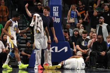 Stravična scena na NBA-u! Igrač Warriorsa iznesen na nosilima, koljeno mu izgleda užasno