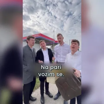 Dječak pomagao roditeljima u voćnjaku, zbog žeđi dječak popio iz boce i preminuo