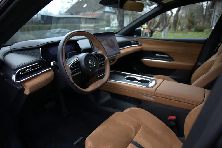 Auto na koji svi zinu: Vozili smo ljepoticu s 'tuđim' srcem i jednom velikom zagonetkom