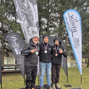 Novi hobi Tonyja Cetinskog pretvorio se u veliki uspjeh &ndash; ide na Svjetsko prvenstvo s reprezentacijom

ILI

Vrhunski pjevač, ali i fantastičan ribolovac: Tony Cetinski ide na Svjetsko prvenstvo s reprezentacijom