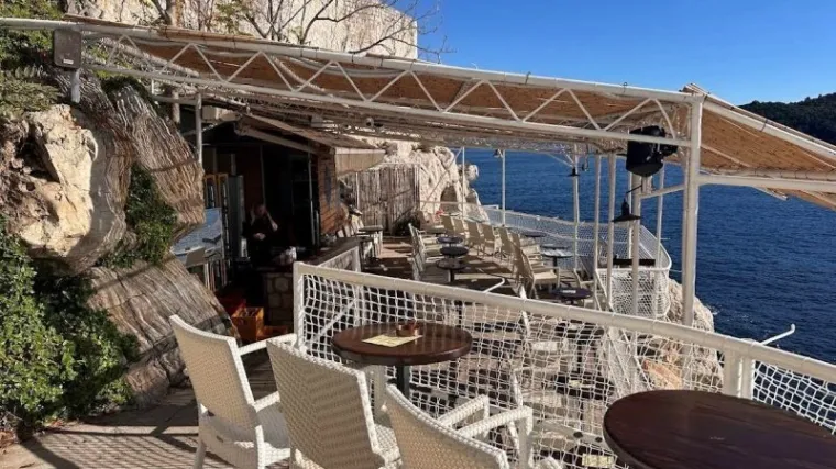 Inspekcija kaznila poznati dubrovački kafić, ali bilo je uzalud... Procurilo i tko su moćni vlasnici