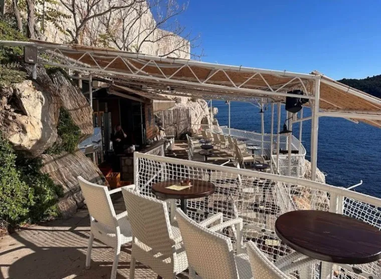 Inspekcija kaznila poznati dubrovački kafić, ali bilo je uzalud... Procurilo i tko su moćni vlasnici