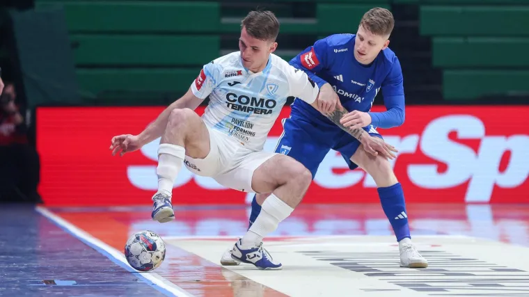 Plavi jure trofej: Nakon velike pobjede sve drže u svojim rukama!