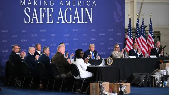 Ovako se ulizuje &scaron;efu! Trump saslu&scaron;ao jednog pa poručio drugom: 'Jel može&scaron; nadma&scaron;iti ovo?'