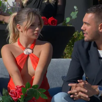 Jedna djevojka se s Karlom poljubila iza kamera?: 'Pravimo se da se to nije dogodilo'