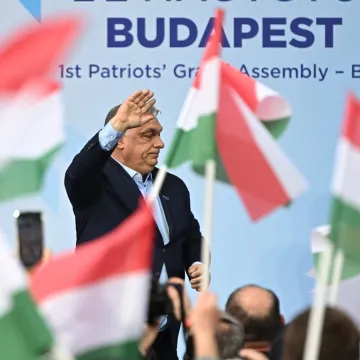 Trump mu kliče, a Putin &scaron;alje pojačanja! Svi su ludi za 'Titom novog doba': 'Glasajte za njega!'