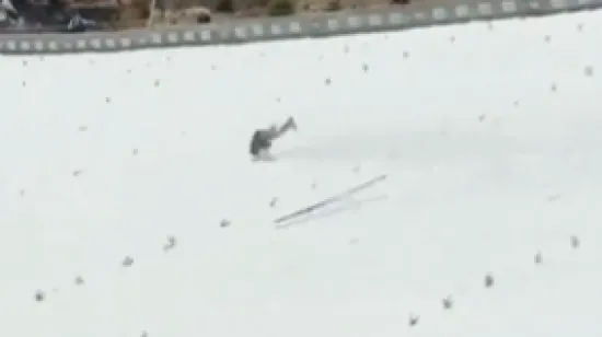 Horor na Planici: Slovenski skakač doživio stra&scaron;an pad, publika ostala u &scaron;oku