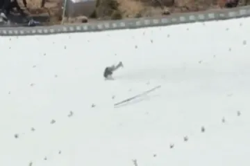 Horor na Planici: Slovenski skakač doživio stra&scaron;an pad, publika ostala u &scaron;oku