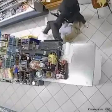 Prodavačica iz Mostara se sukobila s naoružanim pljačka&scaron;em: &Scaron;to mislite kako ju treba nagraditi?