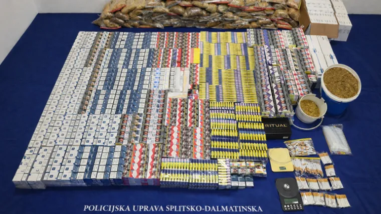 Splitska policija kod mu&scaron;karca (72) prona&scaron;la pravu malu ilegalnu 'trgovinu'