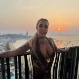 Influencerica se bori za život, pala s balkona i slomila kralježnicu na 24 mjesta