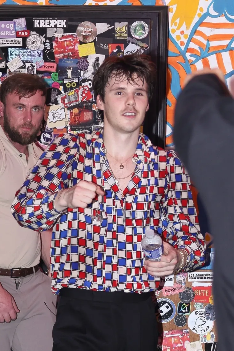 Mlađi brat javno 'bocnuo' otuđenog Brooklyna: Victoria i David sve pratili iz prvog reda