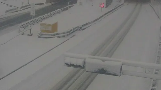 Snijeg zatrpao hrvatske autoceste: HAK izdao upozorenja vozačima