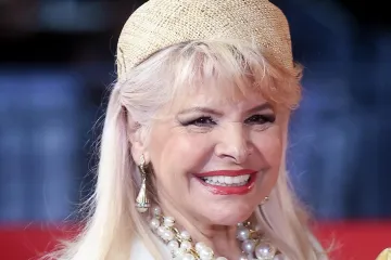 Hanka Paldum živi u oronuloj kući u Sarajevu i osmijehom skriva najteže razdoblje