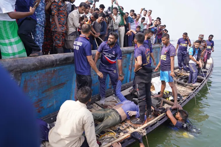 Snimljen trenutak užasa: Autobus se survao u rijeku i potonuo, pronađeno 25 tijela