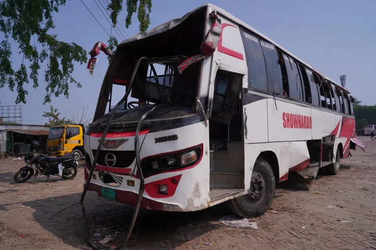 Snimljen trenutak užasa: Autobus se survao u rijeku i potonuo, pronađeno 25 tijela