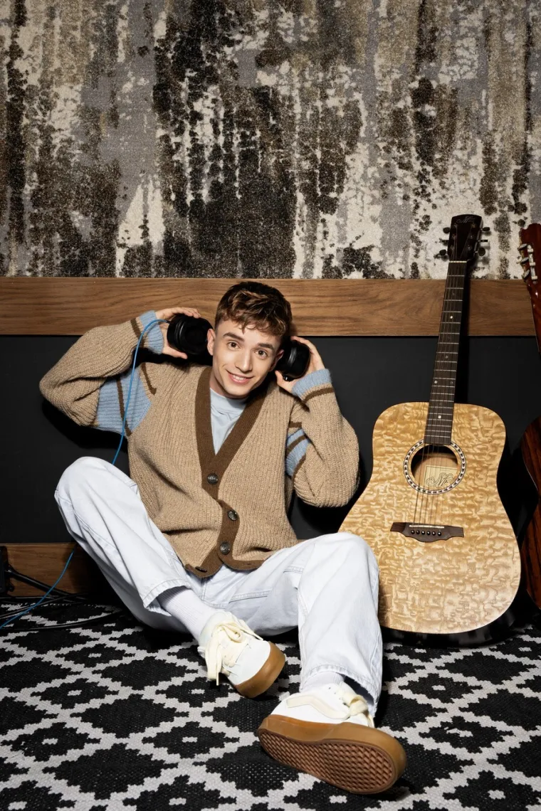 Josip Bačić ogolio du&scaron;u u novoj pjesmi: Nova verzija 'Spa&scaron;eni' otkriva njegovu ranjivu stranu