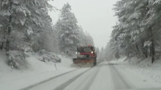 Kaos na cestama diljem Hrvatske! HAK upozorava: 'Računajte na jo&scaron; jaču buru i vi&scaron;e snijega'