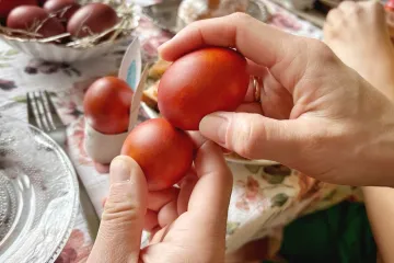 Od razapinjanja na križ do počinjenja zločina: Ovo su najbizarniji uskr&scaron;nji običaji na svijetu