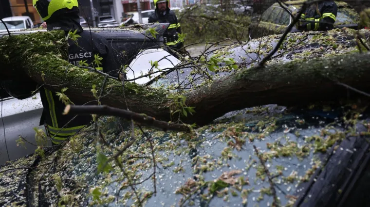 Nema nastave ni u Krapini: Vatrogasci imali na stotine intervencija, zatvorena A4!
