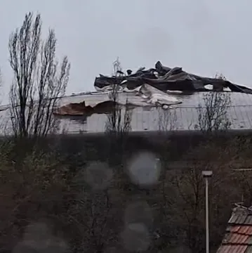 Ko&scaron;arka&scaron;i i futsala&scaron;i ostali bez krova nad glavom, vjetar strgao krov Cibone!