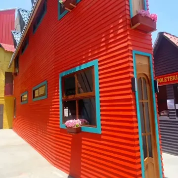 Izgradio je najužu kuću na svijetu, s prednje strane &scaron;iroku samo 63 cm! I iznutra izgleda sjajno